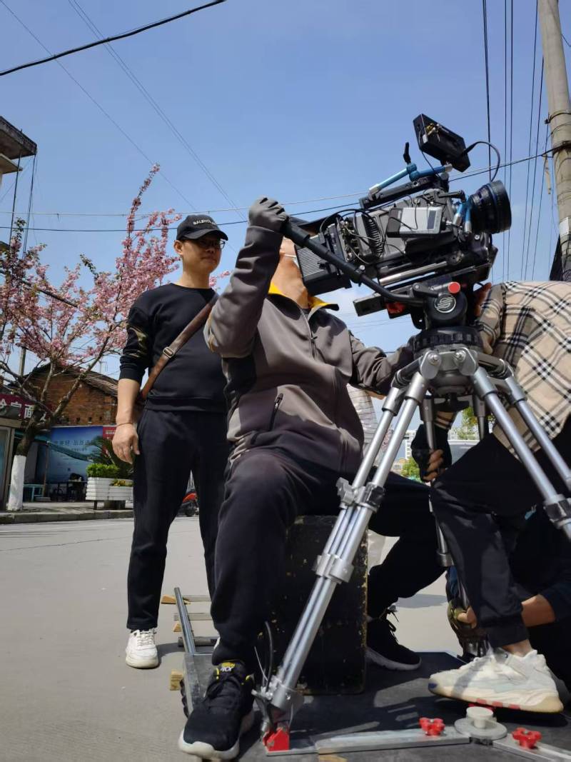 鹤庆县广告片拍摄：快消品牌爆款之选，网感内容适配社媒传播！